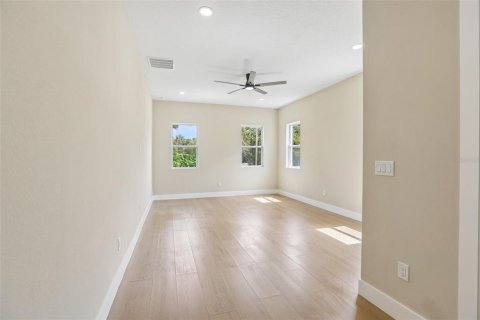 House in Temple Terrace, Florida 4 bedrooms, 291.71 sq.m. № 2396260 - photo 28