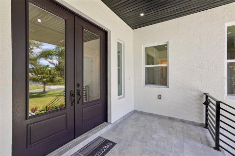 House in Temple Terrace, Florida 4 bedrooms, 291.71 sq.m. № 2396260 - photo 6