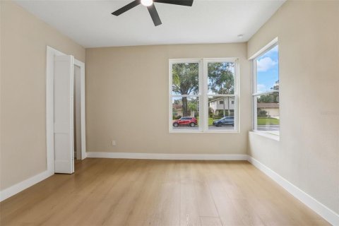 House in Temple Terrace, Florida 4 bedrooms, 291.71 sq.m. № 2396260 - photo 30