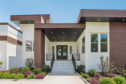 House in Temple Terrace, Florida 4 bedrooms, 291.71 sq.m. № 2396260 - photo 4