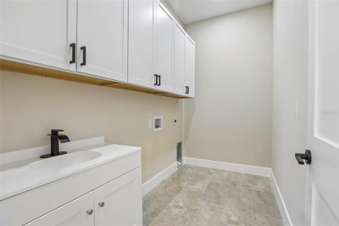House in Temple Terrace, Florida 4 bedrooms, 291.71 sq.m. № 2396260 - photo 20