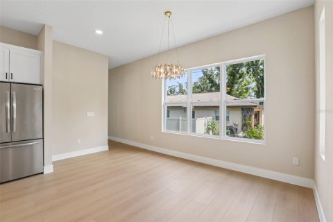 House in Temple Terrace, Florida 4 bedrooms, 291.71 sq.m. № 2396260 - photo 16
