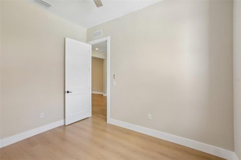 House in Temple Terrace, Florida 4 bedrooms, 291.71 sq.m. № 2396260 - photo 19