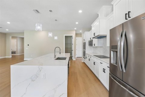 House in Temple Terrace, Florida 4 bedrooms, 291.71 sq.m. № 2396260 - photo 12