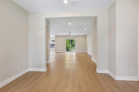 House in Temple Terrace, Florida 4 bedrooms, 291.71 sq.m. № 2396260 - photo 7