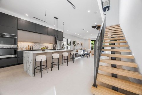 Adosado en venta en Fort Lauderdale, Florida, 3 dormitorios, 239.97 m2 № 1975907 - foto 6