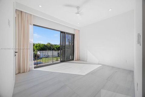 Adosado en venta en Fort Lauderdale, Florida, 3 dormitorios, 239.97 m2 № 1975907 - foto 30