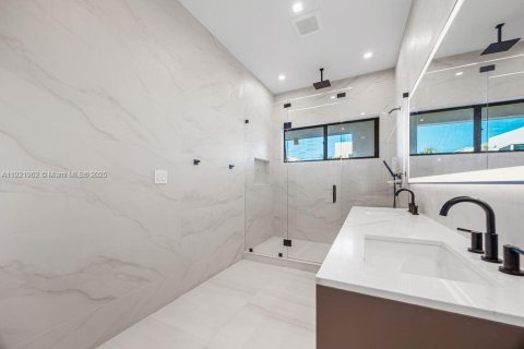 Adosado en venta en Fort Lauderdale, Florida, 3 dormitorios, 239.97 m2 № 1975907 - foto 13