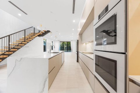 Adosado en venta en Fort Lauderdale, Florida, 3 dormitorios, 239.97 m2 № 1975907 - foto 5