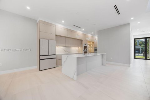 Adosado en venta en Fort Lauderdale, Florida, 3 dormitorios, 239.97 m2 № 1975907 - foto 2