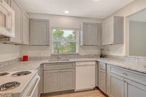 Copropriété à vendre à Sarasota, Floride: 2 chambres, 123.93 m2 № 1689760 - photo 17