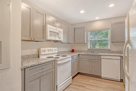 Copropriété à vendre à Sarasota, Floride: 2 chambres, 123.93 m2 № 1689760 - photo 16