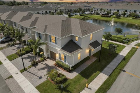 Купить таунхаус в Хомстед, Флорида 4 спальни, 163.23м2, № 2032890 - фото 2