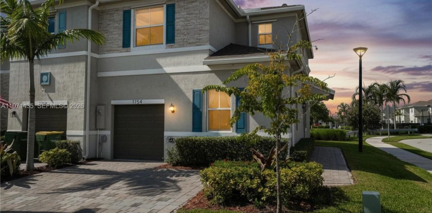 Таунхаус в Хомстед, Флорида 4 спальни, 163.23м2 № 2032890