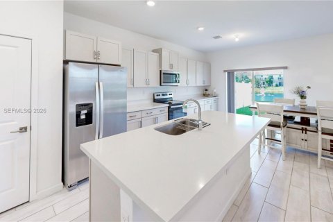 Купить таунхаус в Хомстед, Флорида 4 спальни, 163.23м2, № 2032890 - фото 10