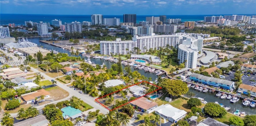 House in Pompano Beach, Florida 2 bedrooms, 145.48 sq.m. № 2175831