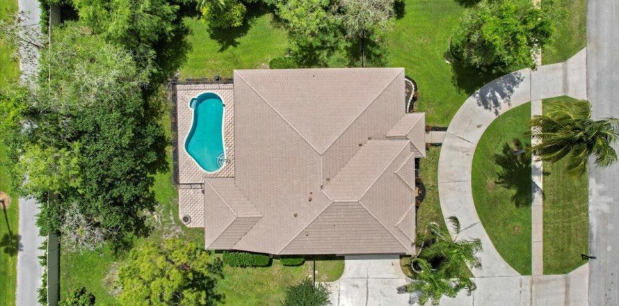House in Wellington, Florida 4 bedrooms, 317.35 sq.m. № 1097872