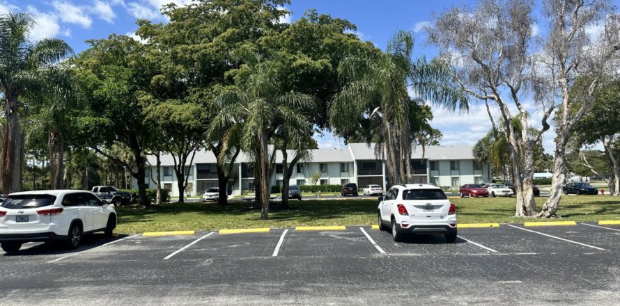 Condominio en West Palm Beach, Florida, 2 dormitorios № 1142297