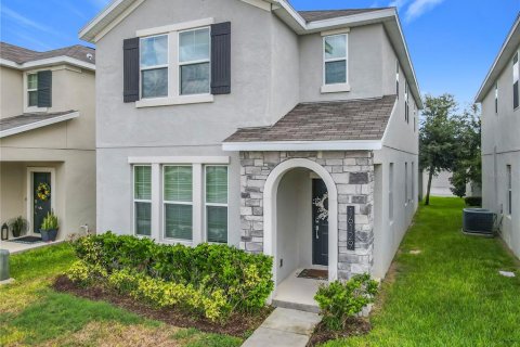 House in Winter Garden, Florida 4 bedrooms, 229.93 sq.m. № 1881122 - photo 1