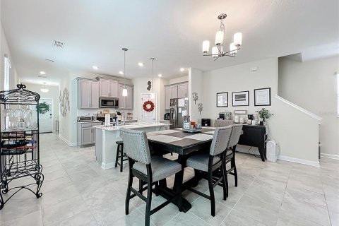 House in Winter Garden, Florida 4 bedrooms, 229.93 sq.m. № 1881122 - photo 5