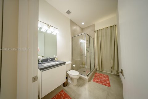 Купить виллу или дом в Дорал, Флорида 5 спален, 336.68м2, № 1867170 - фото 23