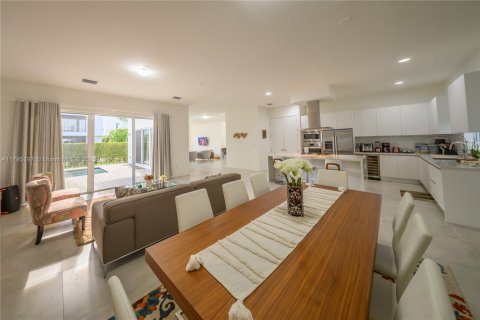 Купить виллу или дом в Дорал, Флорида 5 спален, 336.68м2, № 1867170 - фото 14