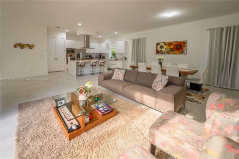 Купить виллу или дом в Дорал, Флорида 5 спален, 336.68м2, № 1867170 - фото 10