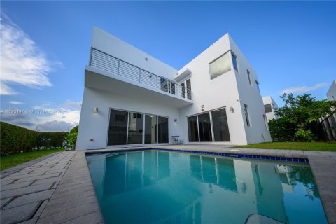 Купить виллу или дом в Дорал, Флорида 5 спален, 336.68м2, № 1867170 - фото 15