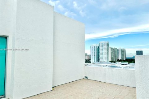 Condo in Aventura, Florida, 2 bedrooms  № 2054022 - photo 18