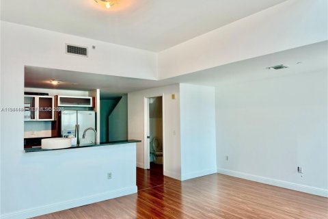 Condo in Aventura, Florida, 2 bedrooms  № 2054022 - photo 9