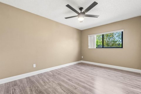 Townhouse in Lake Worth, Florida 3 bedrooms, 152.92 sq.m. № 2175787 - photo 28