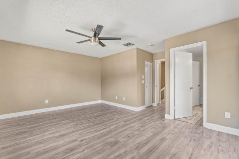 Townhouse in Lake Worth, Florida 3 bedrooms, 152.92 sq.m. № 2175787 - photo 23
