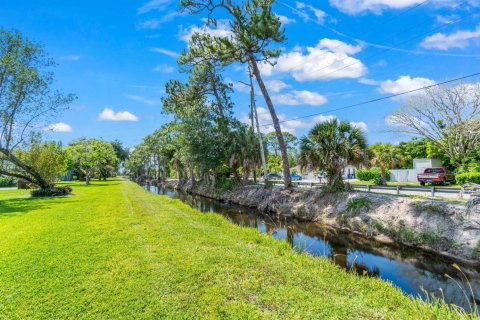 Townhouse in Lake Worth, Florida 3 bedrooms, 152.92 sq.m. № 2175787 - photo 30