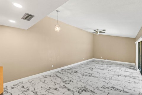Townhouse in Lake Worth, Florida 3 bedrooms, 152.92 sq.m. № 2175787 - photo 9