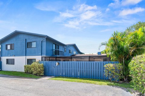 Townhouse in Lake Worth, Florida 3 bedrooms, 152.92 sq.m. № 2175787 - photo 3