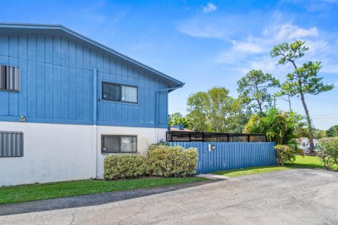 Townhouse in Lake Worth, Florida 3 bedrooms, 152.92 sq.m. № 2175787 - photo 2