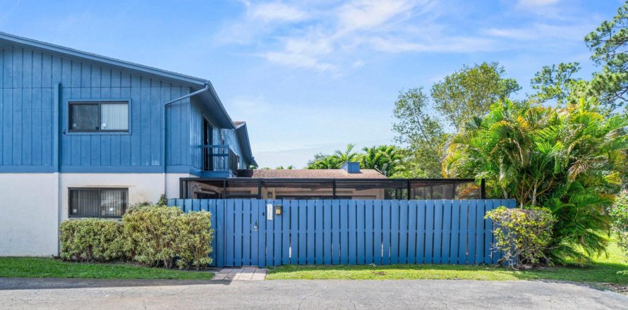 Townhouse in Lake Worth, Florida 3 bedrooms, 152.92 sq.m. № 2175787