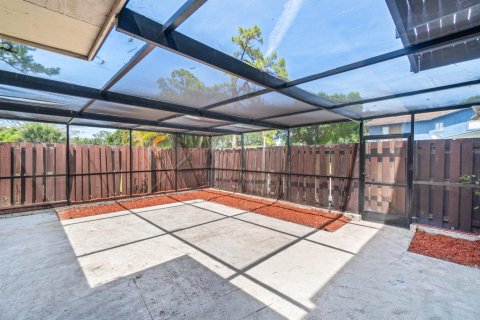 Townhouse in Lake Worth, Florida 3 bedrooms, 152.92 sq.m. № 2175787 - photo 7