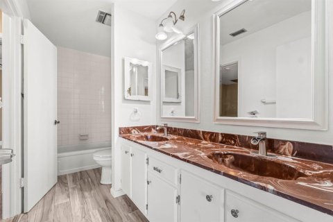 Townhouse in Lake Worth, Florida 3 bedrooms, 152.92 sq.m. № 2175787 - photo 25