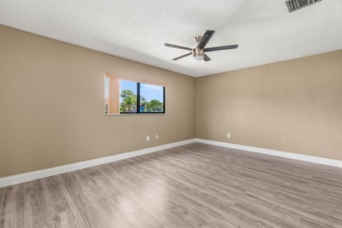 Townhouse in Lake Worth, Florida 3 bedrooms, 152.92 sq.m. № 2175787 - photo 22