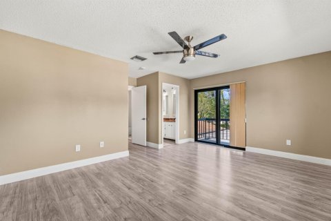 Townhouse in Lake Worth, Florida 3 bedrooms, 152.92 sq.m. № 2175787 - photo 24