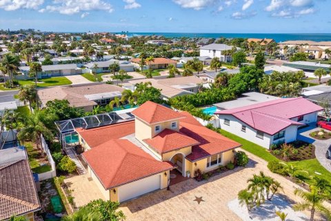 Villa ou maison à louer à Belleair Beach, Floride: 3 chambres, 211.07 m2 № 2403061 - photo 2