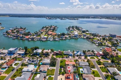 Villa ou maison à louer à Belleair Beach, Floride: 3 chambres, 211.07 m2 № 2403061 - photo 4