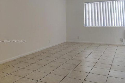 Apartamento en alquiler en Fort Lauderdale, Florida, 1 dormitorio, 9430.79 m2 № 1991298 - foto 1