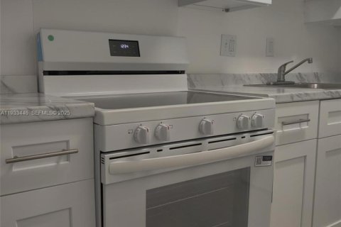 Apartamento en alquiler en Fort Lauderdale, Florida, 1 dormitorio, 9430.79 m2 № 1991298 - foto 4