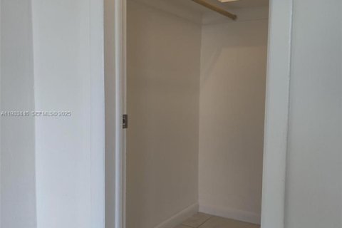 Apartamento en alquiler en Fort Lauderdale, Florida, 1 dormitorio, 9430.79 m2 № 1991298 - foto 11