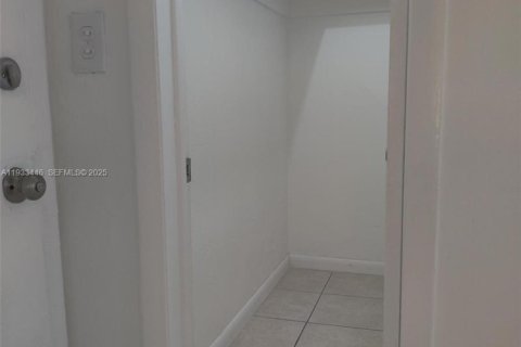 Apartamento en alquiler en Fort Lauderdale, Florida, 1 dormitorio, 9430.79 m2 № 1991298 - foto 13