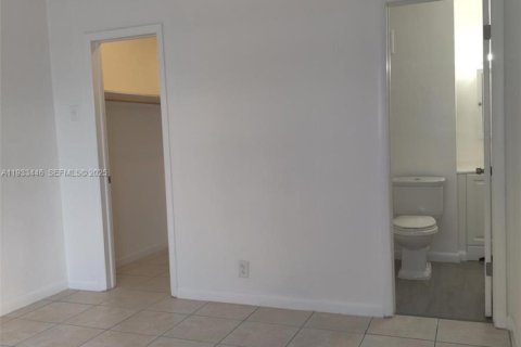 Apartamento en alquiler en Fort Lauderdale, Florida, 1 dormitorio, 9430.79 m2 № 1991298 - foto 12