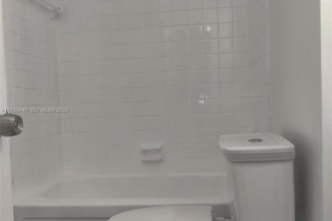 Apartamento en alquiler en Fort Lauderdale, Florida, 1 dormitorio, 9430.79 m2 № 1991298 - foto 7