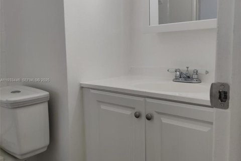 Apartamento en alquiler en Fort Lauderdale, Florida, 1 dormitorio, 9430.79 m2 № 1991298 - foto 8